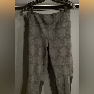 ASICS women’s legging , large , with zippered pocket in back